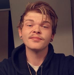 Meet your Posher, Devin